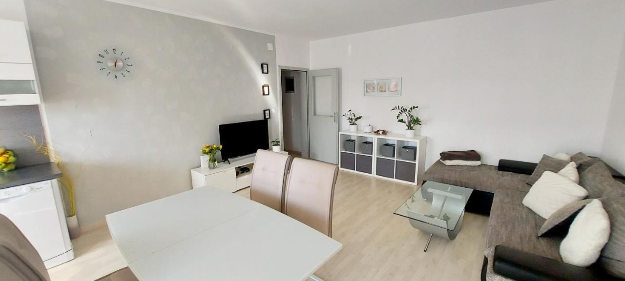 Apartman Near Fazana-500 From The Sea Esterno foto