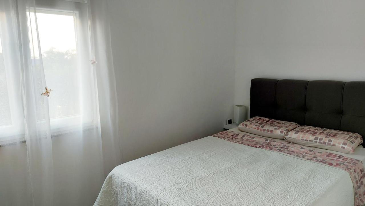 Apartman Near Fazana-500 From The Sea Esterno foto